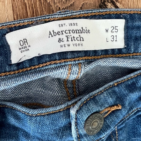 Abercrombie & Fitch jeans - Picture 3 of 5